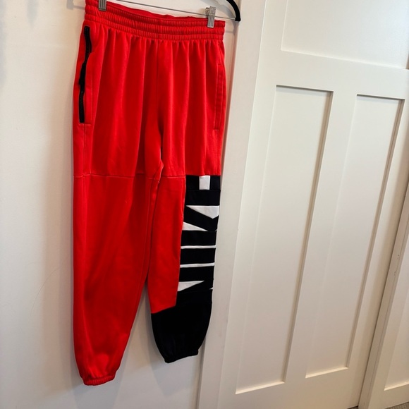 Nike Men's Therma-FIT Basketball Pants Size Medium Red with Nike Logo Pockets - Picture 2 of 15